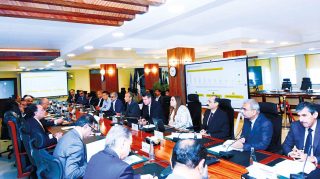 Aurangzeb For Timely Progress On Spectrum Process To Capture Opportunities