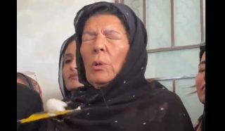 Egg Hurled At Imran Khans Sister Aleema Khan Outside Adiala Jail Video