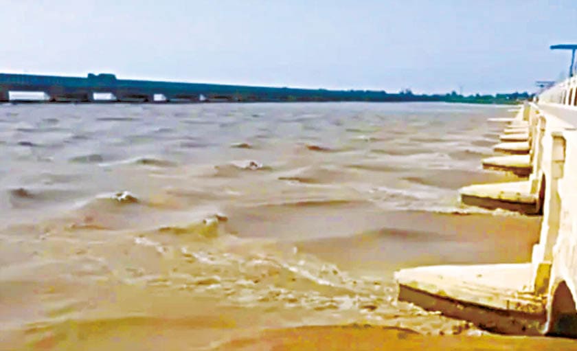Indus Torrents Swell Sukkur Barrage Impact Riverine Areas