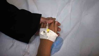 Karachi Reports Surge In Fever Cases Hospitals Record Daily Rise