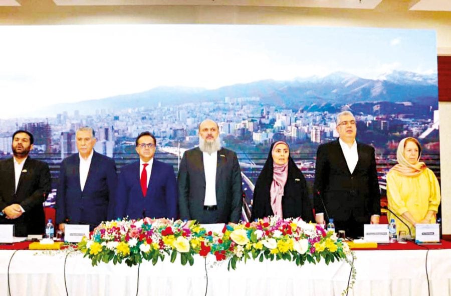 Pakistan Iran Ink Key Deals To Boost Trade To 10 Billion