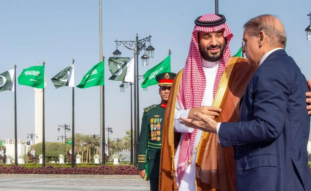 Pm Sharif Holds High Level Talks With Mbs After Red Carpet Welcome In Riyadh 