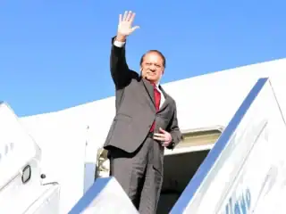 Pml N President Nawaz Sharif Departs For London Via Foreign Airline