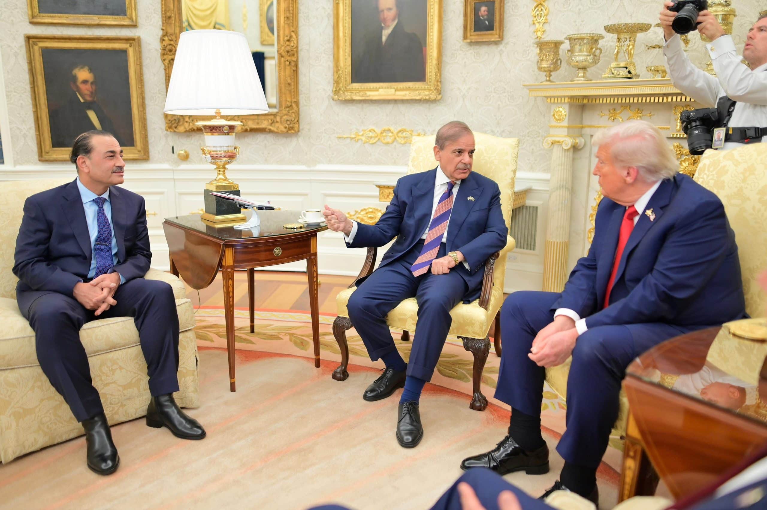 Red Carpet Great Guys Trump Honours Pm Shehbaz Field Marshal With High Praise Photos Inside 