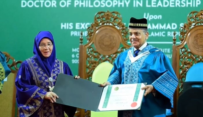 Pm Awarded Honorary Phd In Leadership Governance By Iium