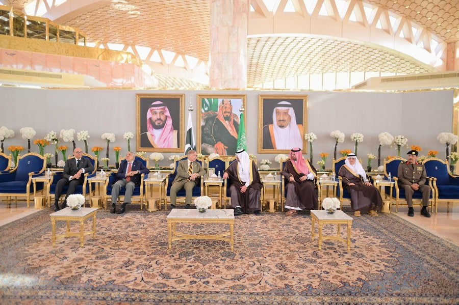 Pm Shehbaz Holds Key Talks With Saudi Crown Prince Mbs Focused On Trade Investment 