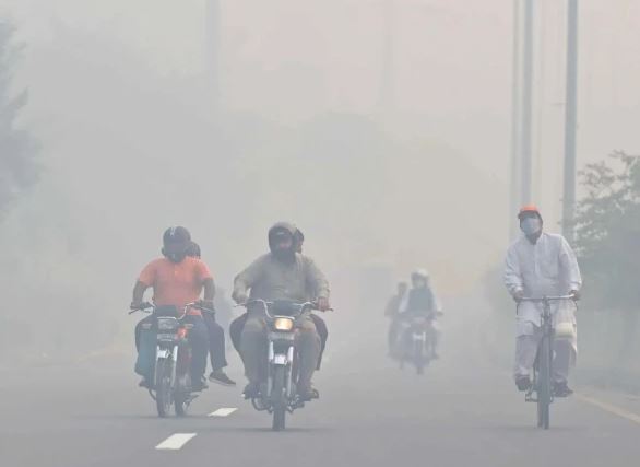 Smog Engulfs Lahore As Aqi Touches Hazardous Levels