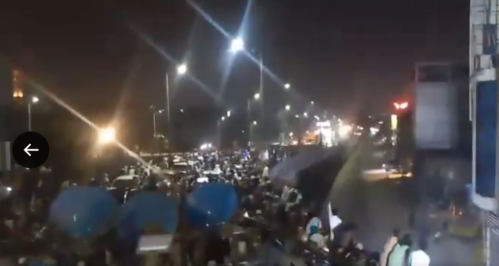Tlp Protesters To Spend Night At Shahdara Bridge Amid Clashes 