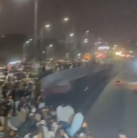 Tlp Protesters To Spend Night At Shahdara Bridge Amid Clashes 
