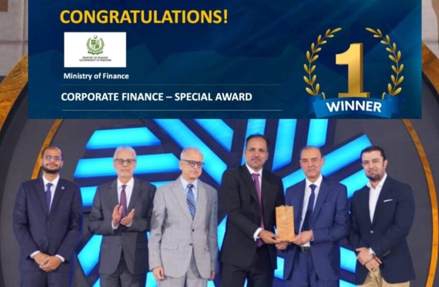Ministry Of Finance Honored At Cfa Society Pakistan Excellence Awards 2025