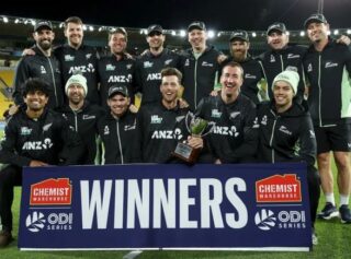 New Zealand Whitewash England Clinch Third Odi By 2 Wickets