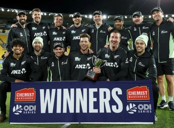 New Zealand Whitewash England Clinch Third Odi By 2 Wickets
