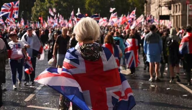 Uk Immigration Overhaul Illegal Immigrants Could Wait 30 Years For Permanent Residency