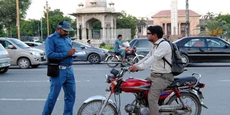 Lahore traffic police to wear new uniform from February 14