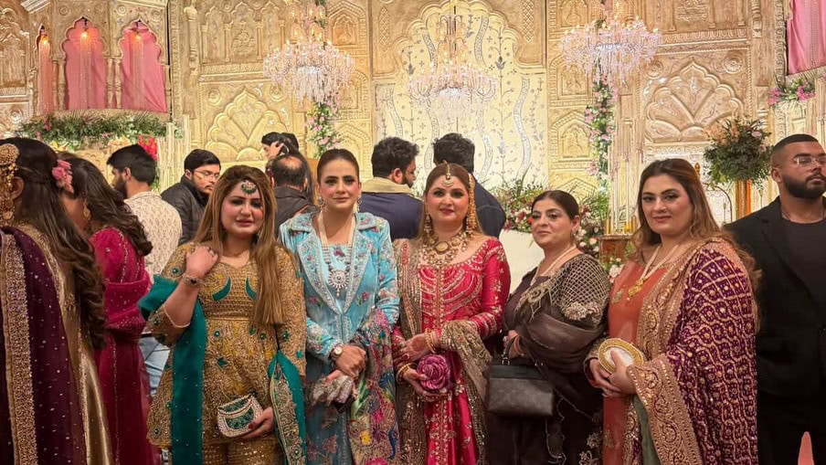 Inside Dreamy Mehndi Of Rahat Fateh Ali Khans Daughter Maheen Khan 