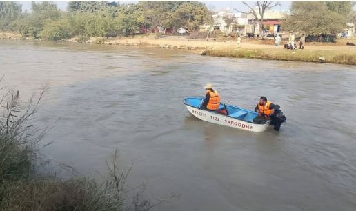 Man Ends Life By Jumping Into Canal With Three Year Old Daughter In Sargodha