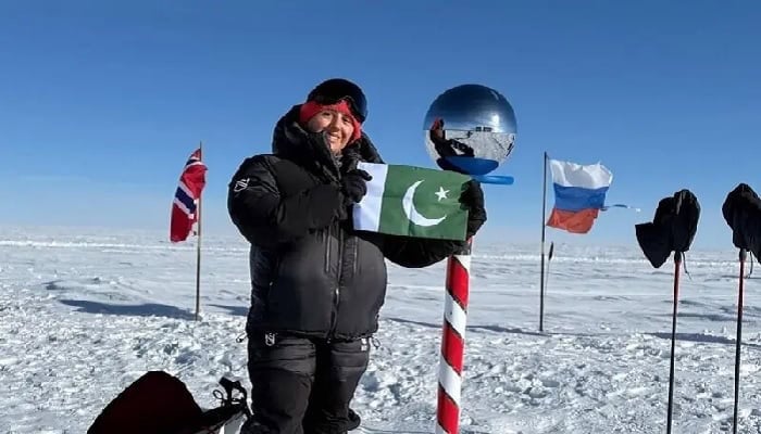 Mountaineer Samina Baig becomes first Pakistani to ski to last degree of South Pole