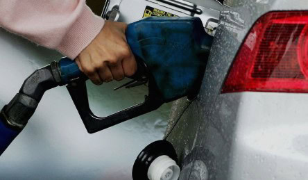 Petrol prices likely to see big drop in Pakistan today