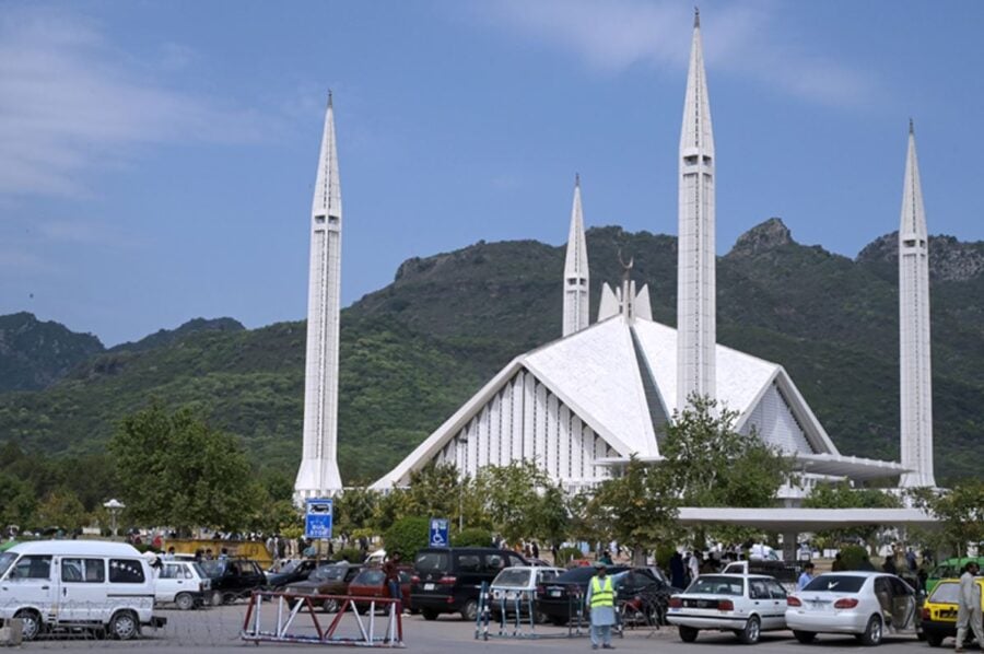 Islamabad Bans Beggary Street Vendors Outside Mosques After Last Friday Terror Attack