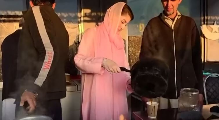 Punjab Cm Maryam Nawaz Makes Tea Herself At Roadside Dhaba On Way To Murree