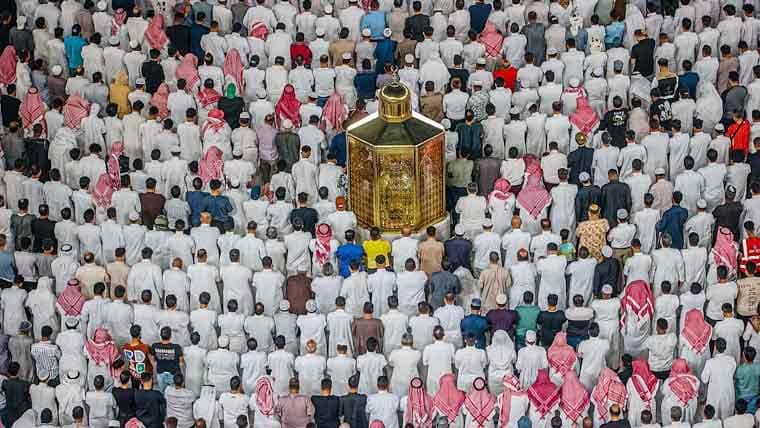 Eidul Fitr Celebrations Begin With Grand Prayers In Saudi Arabia And Around The World