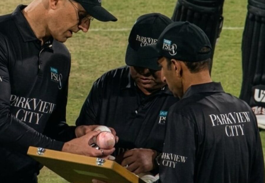 Hbl Psl 2026 White Ball Turns Pink Umpire Replaces It Mid Match