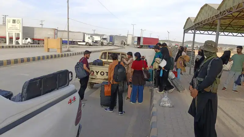 Hundreds of Pakistani Students return Home from Iran via Gwadar, Taftan