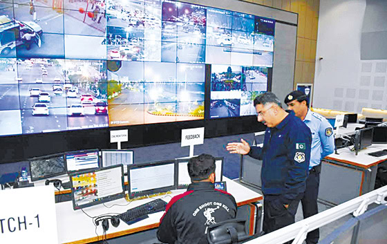 Igp Personally Monitors Security Arrangements Traffic Flow During All Three Eid Days 