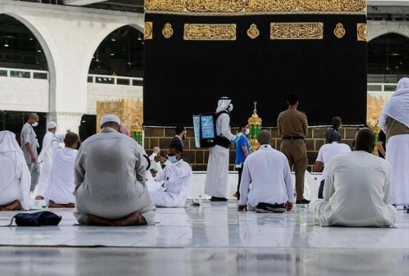Thousands Begin Itikaf At Holy Mosques In Saudi Arabia As Last Ashra Of Ramadan Starts