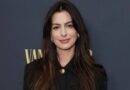 Anne Hathaway Graciously Accepts Holy Quran From Fan At Premiere