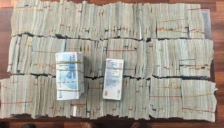 Bid To Smuggle Billions Of Iranian Rials Foiled In Pakistans Karachi