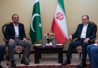 Coas Asim Munir Meets Iranian Fm Araghchi Ahead Of Second Round Of Talks In Islamabad