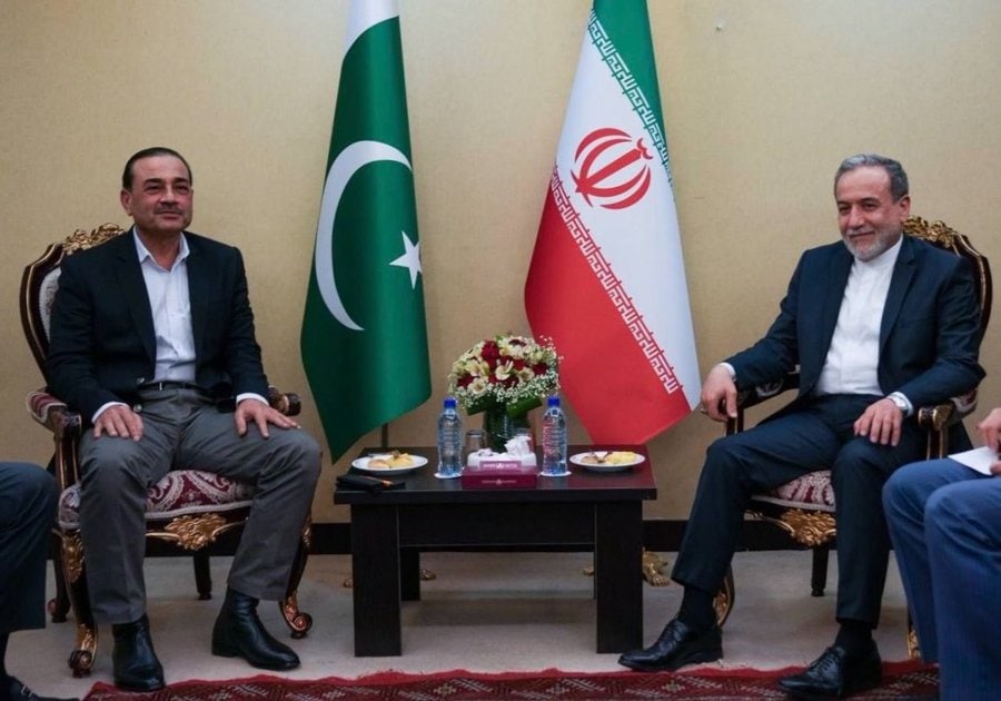 Coas Asim Munir Meets Iranian Fm Araghchi Ahead Of Second Round Of Talks In Islamabad