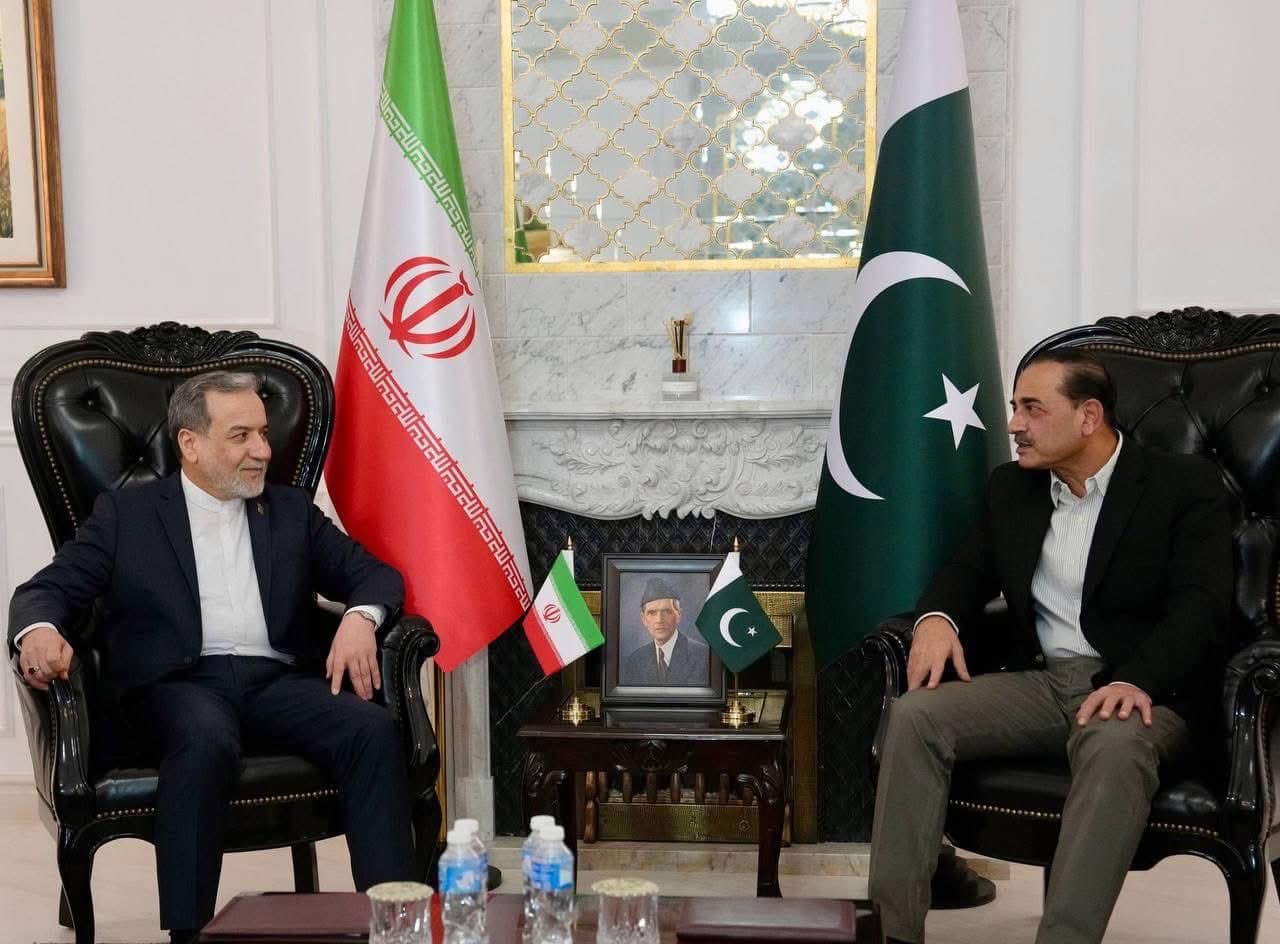 Iranian FM Araghchi calls on Field Marshal Asim Munir