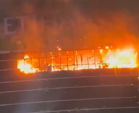 Massive Fire Breaks Out At Commercial Plaza At Liberty Roundabout Lahore 