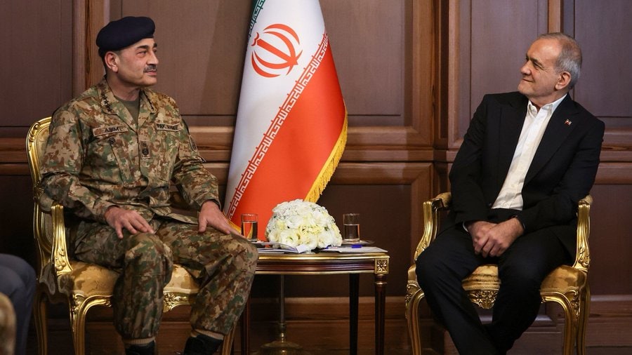 Pakistans Army Chief Meets Irans President Amid Marathon Us Iran Mediation Efforts 
