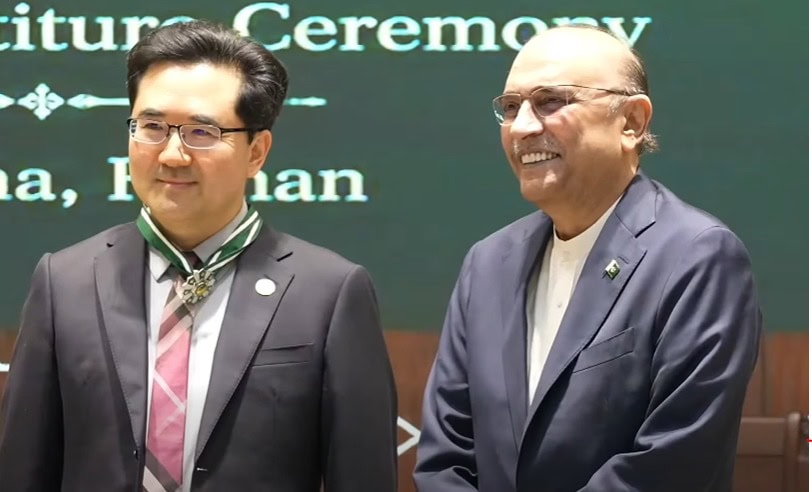 President Zardari confers Sitara-i-Pakistan on Chinese professor