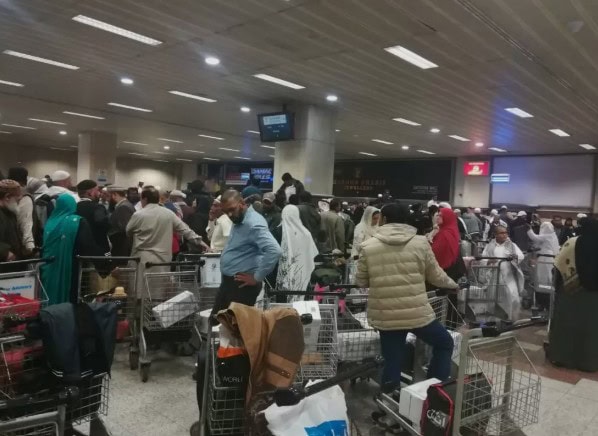 Riyadh Lahore Flight Over 500 Passengers Wait For Missing Baggage