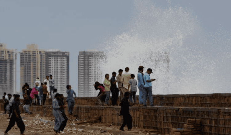 Sindh Weather Update Karachi Heat Intensifies As Sea Breeze Weakens