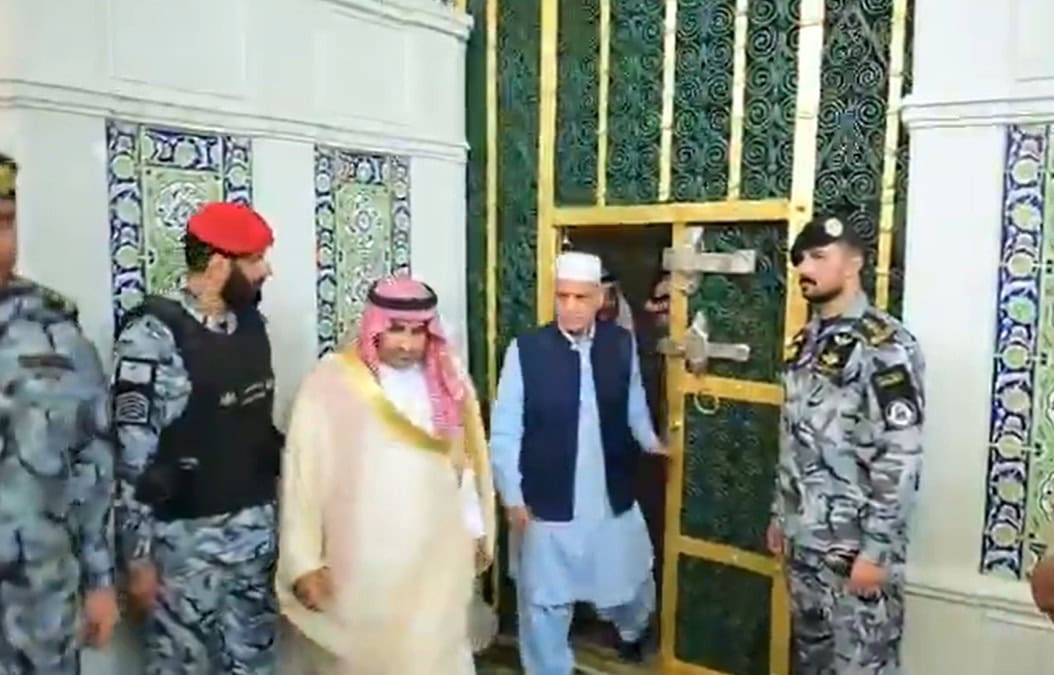 Watch: PM Shehbaz specially visits Prophet’s Chamber to pay homage