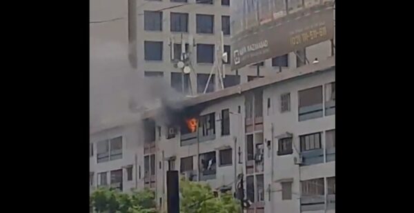 Fire Erupts At Karachis Karim Center Traffic Affected On Key Road