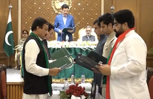 Kp Governor Kundi Administers Oath To Five New Ministers
