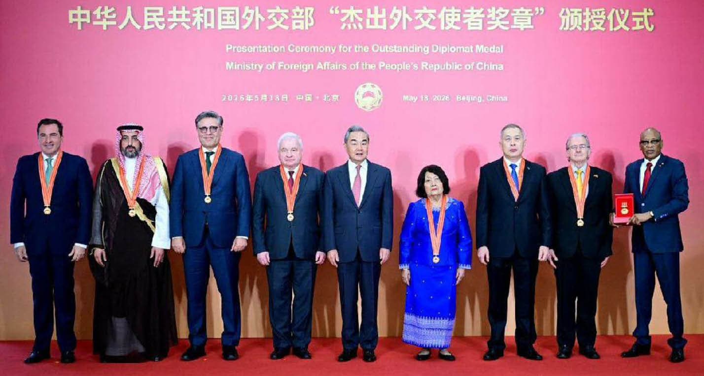 Pakistan Ambassador Hashmi Conferred Outstanding Diplomat Medal By Chinese Fm 
