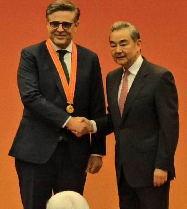 Pakistan Ambassador Hashmi Conferred Outstanding Diplomat Medal By Chinese Fm
