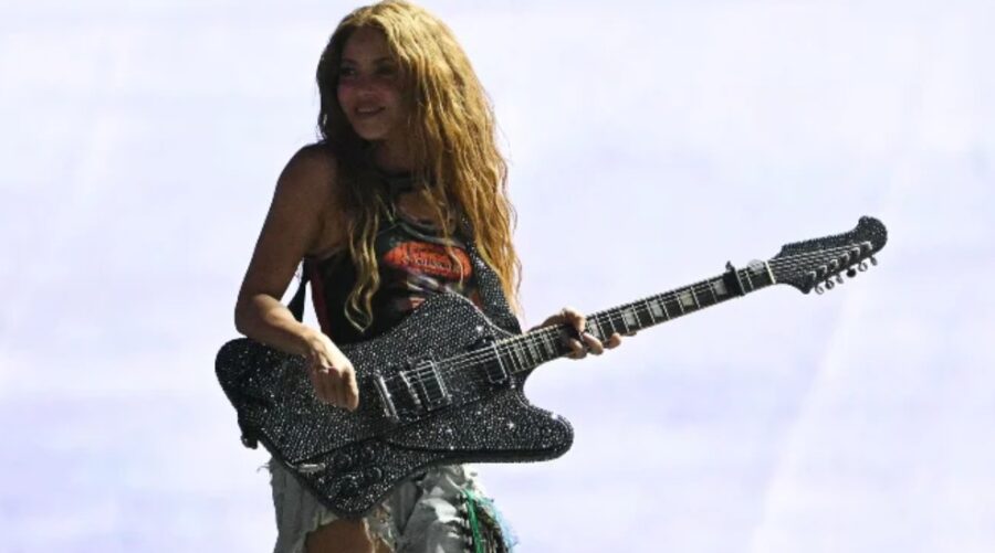 Shakira Enthralls 2m Fans At Rios Copacabana Beach Concert