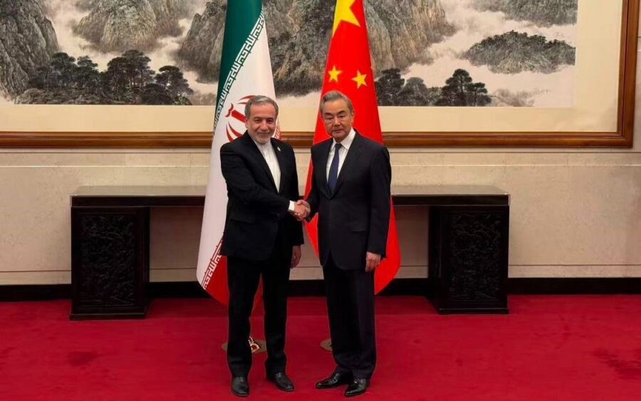 Wang Yi Meets Araghchi Calls For De Escalation Hormuz Reopening