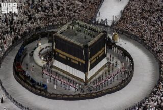 Kaaba Kiswa Replaced In Three Hour Operation At Grand Holy Mosque In Makkah