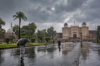 Lahore Punjab Weather Scattered Rain Likely Until Weekend
