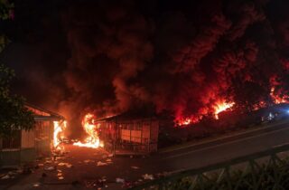 Massive Fire Engulfs Islamabads H 9 Sunday Bazaar Leaving Dozens Of Shops Destroyed