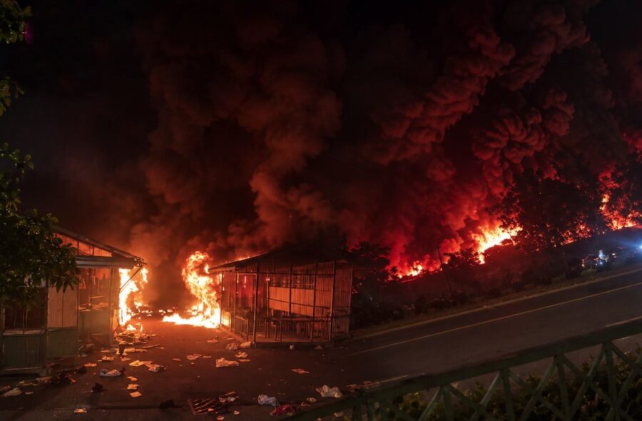 Massive Fire Engulfs Islamabads H 9 Sunday Bazaar Leaving Dozens Of Shops Destroyed